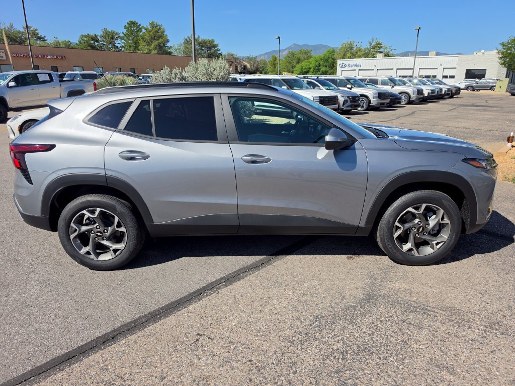 New 2026 Chevrolet Trax LT w/ Driver Confidence Package FWD image 6