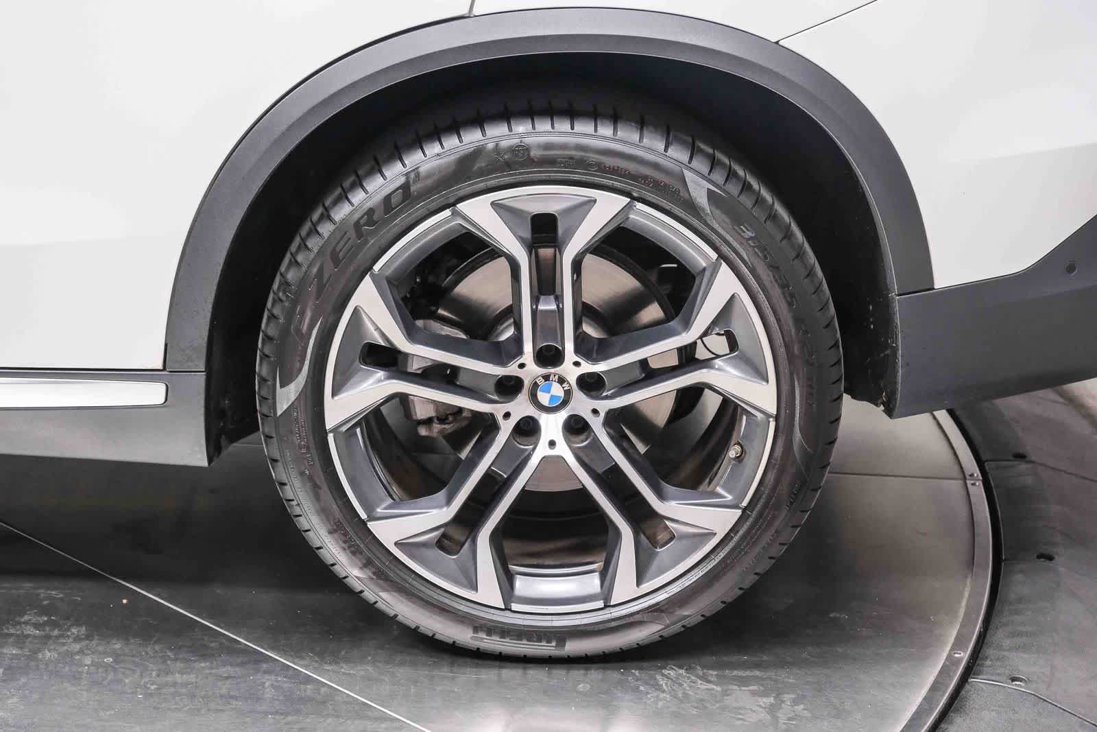 Used 2025 BMW X5 sDrive40i w/ Executive Package RWD image 9