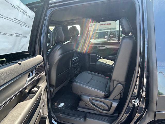 New 2025 Jeep Wagoneer Series II w/ Convenience Group I image 10