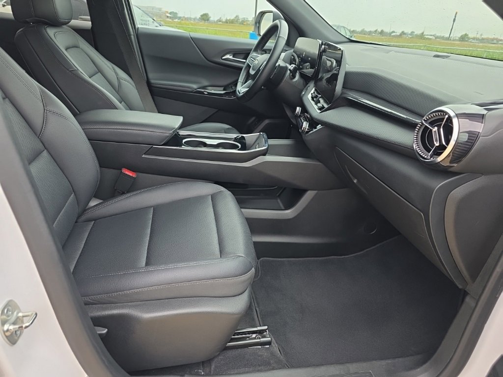 Used 2025 Chevrolet Equinox LT w/ Convenience Package II image 14