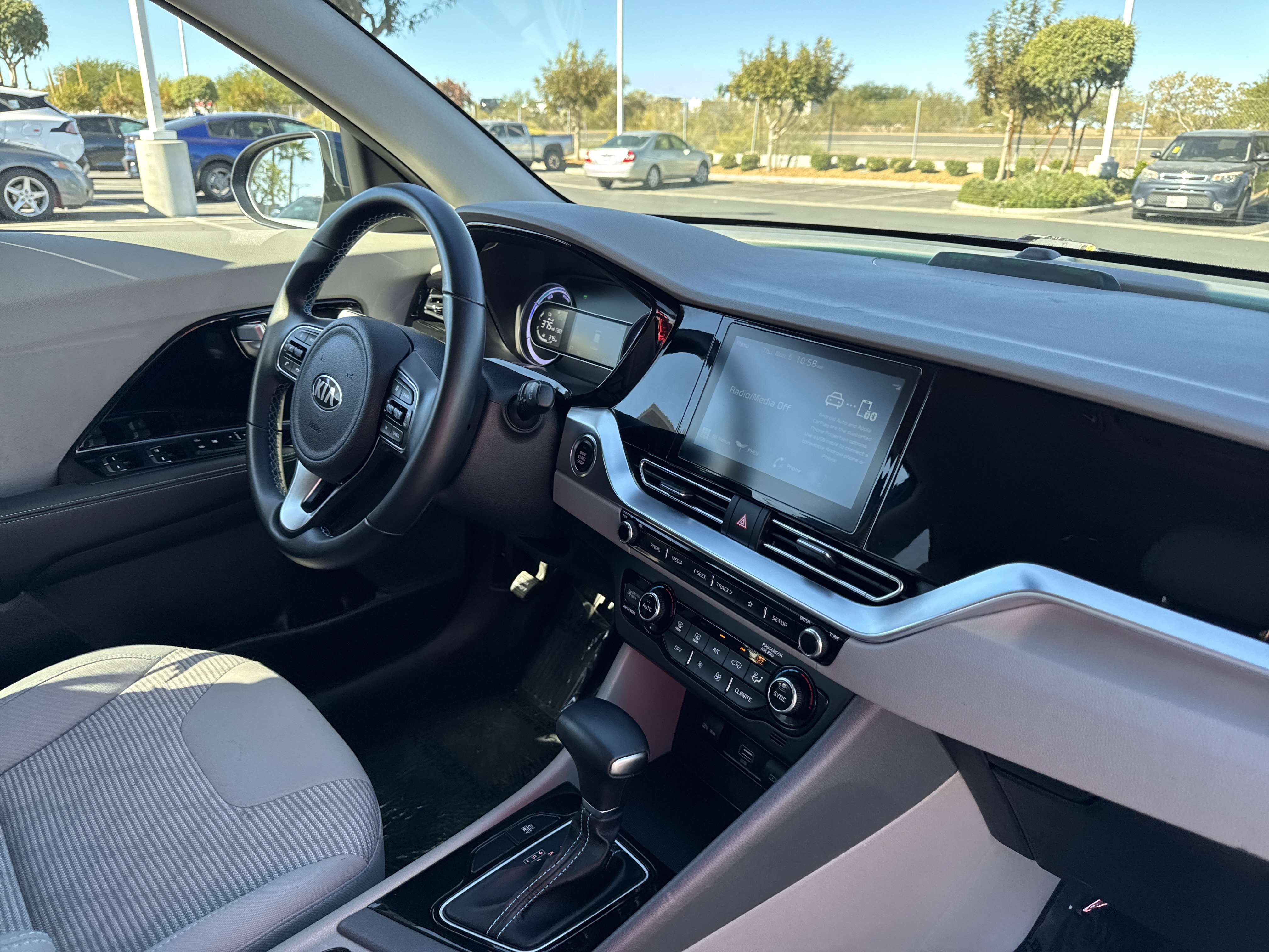 Certified 2020 Kia Niro LXS image 19