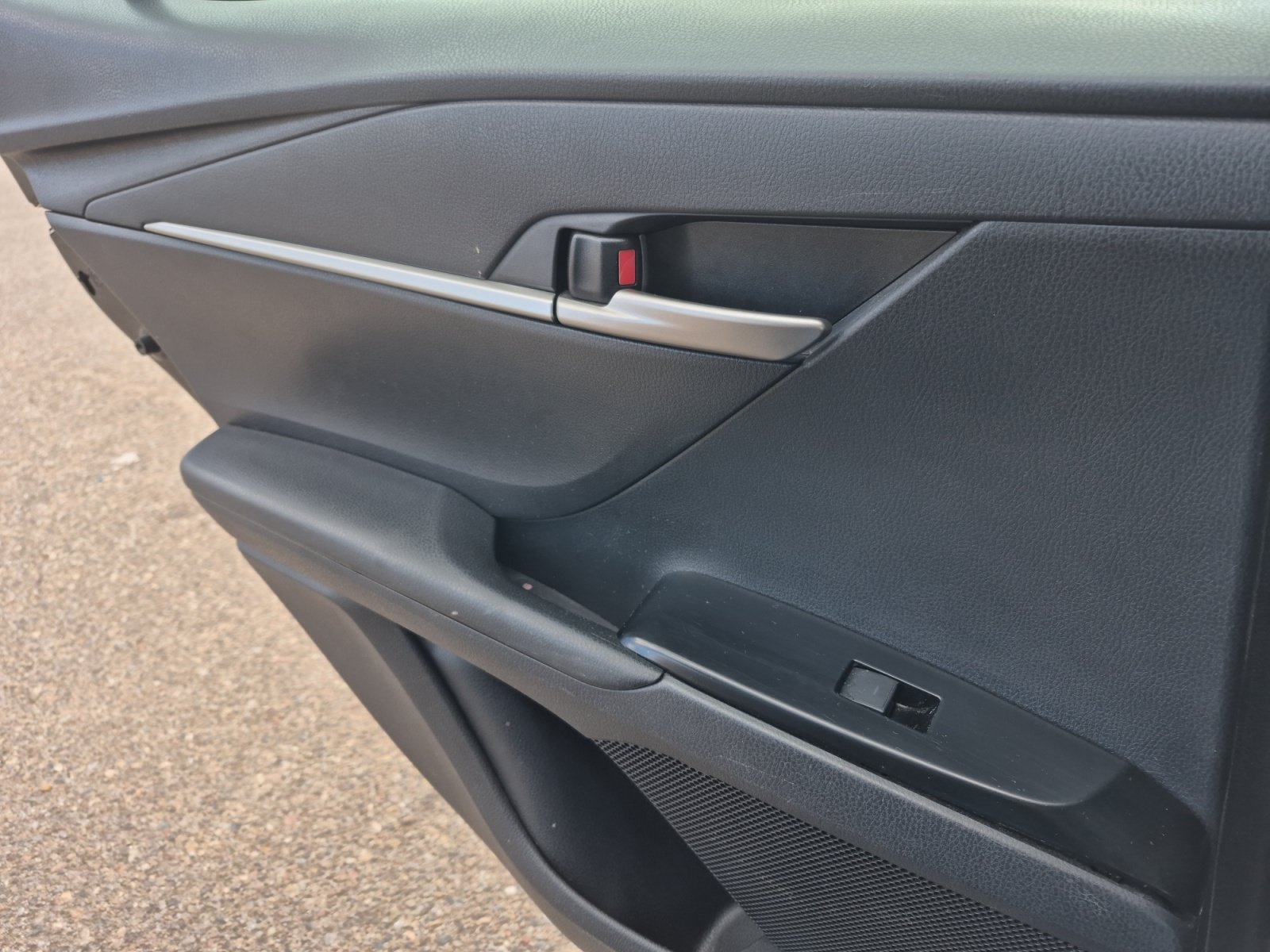 Used 2025 Toyota Camry SE FWD image 19