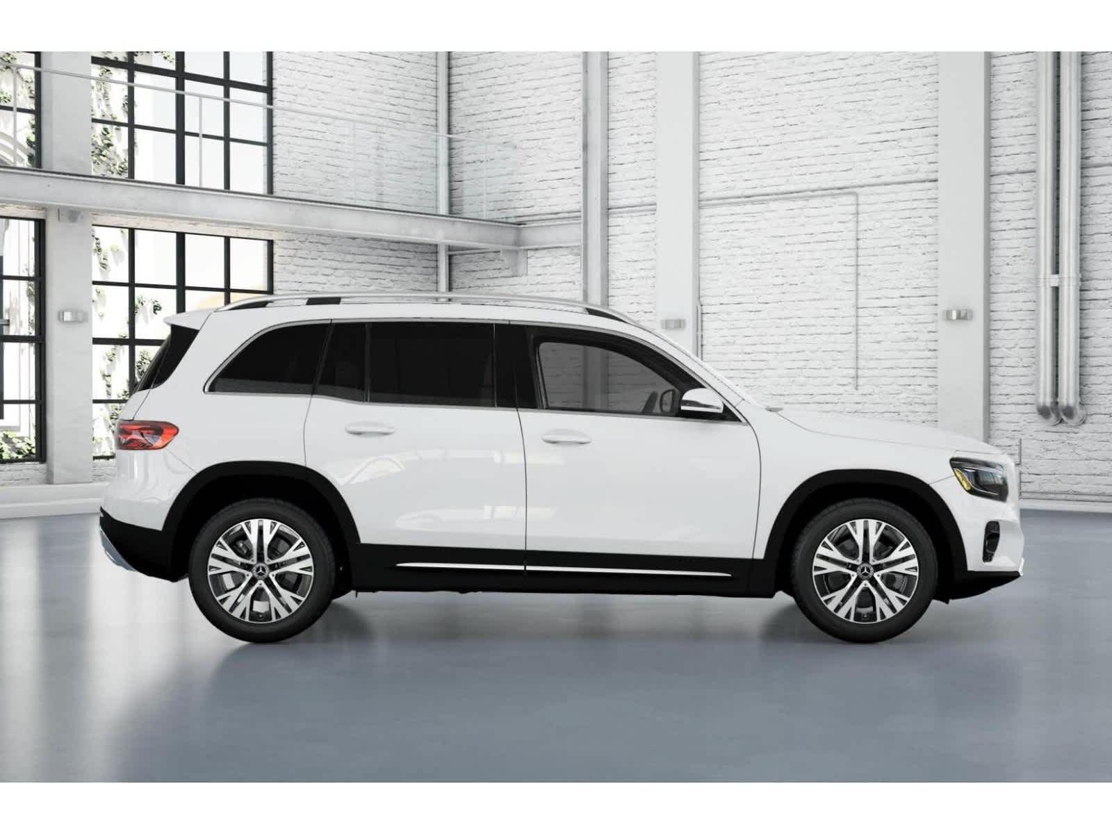 Used 2026 Mercedes-Benz GLB 250 image 2