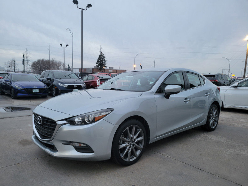 Used 2018 MAZDA MAZDA3 Touring image 3