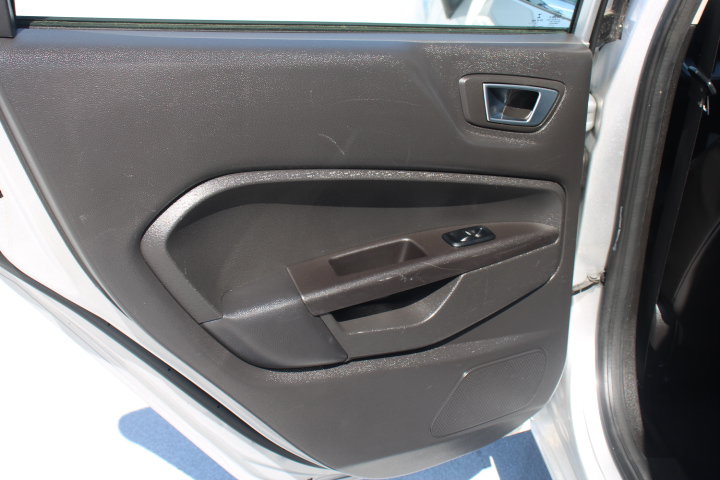 Used 2014 Ford Fiesta Titanium FWD image 12
