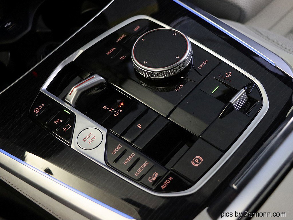 Used 2026 BMW X5 xDrive50e w/ M Sport Package image 16