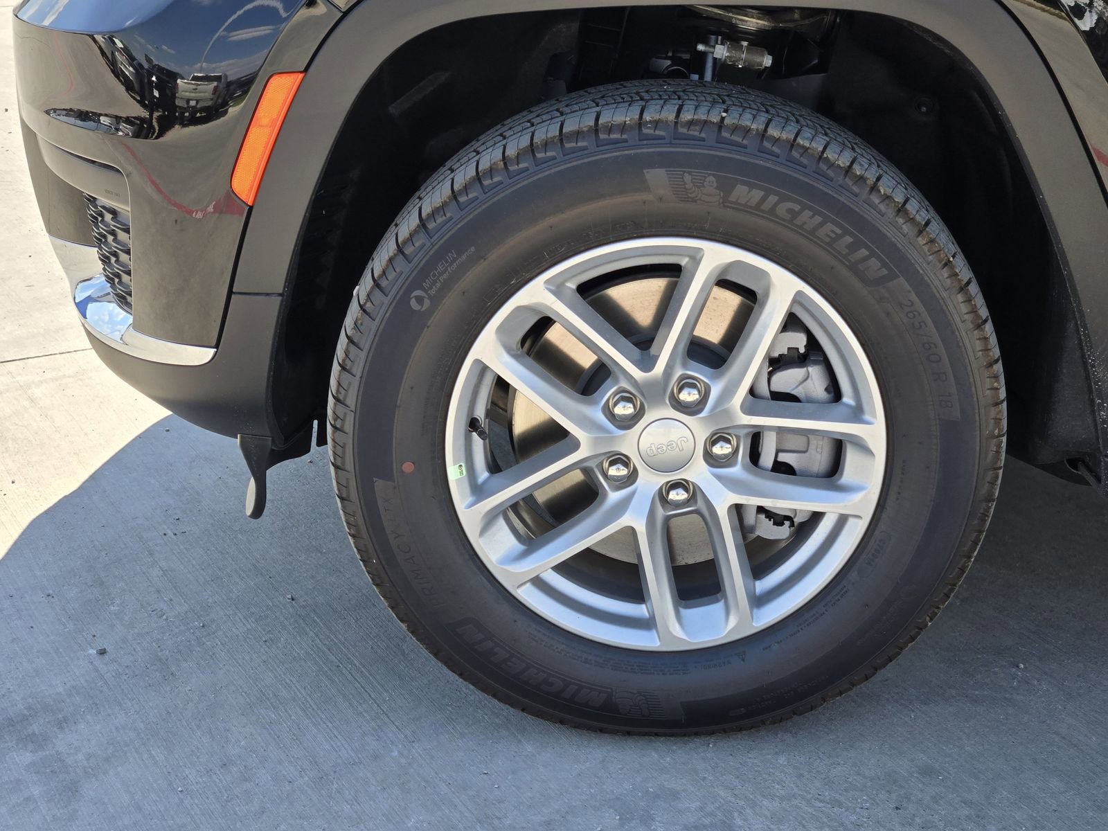 New 2025 Jeep Grand Cherokee L Laredo image 11