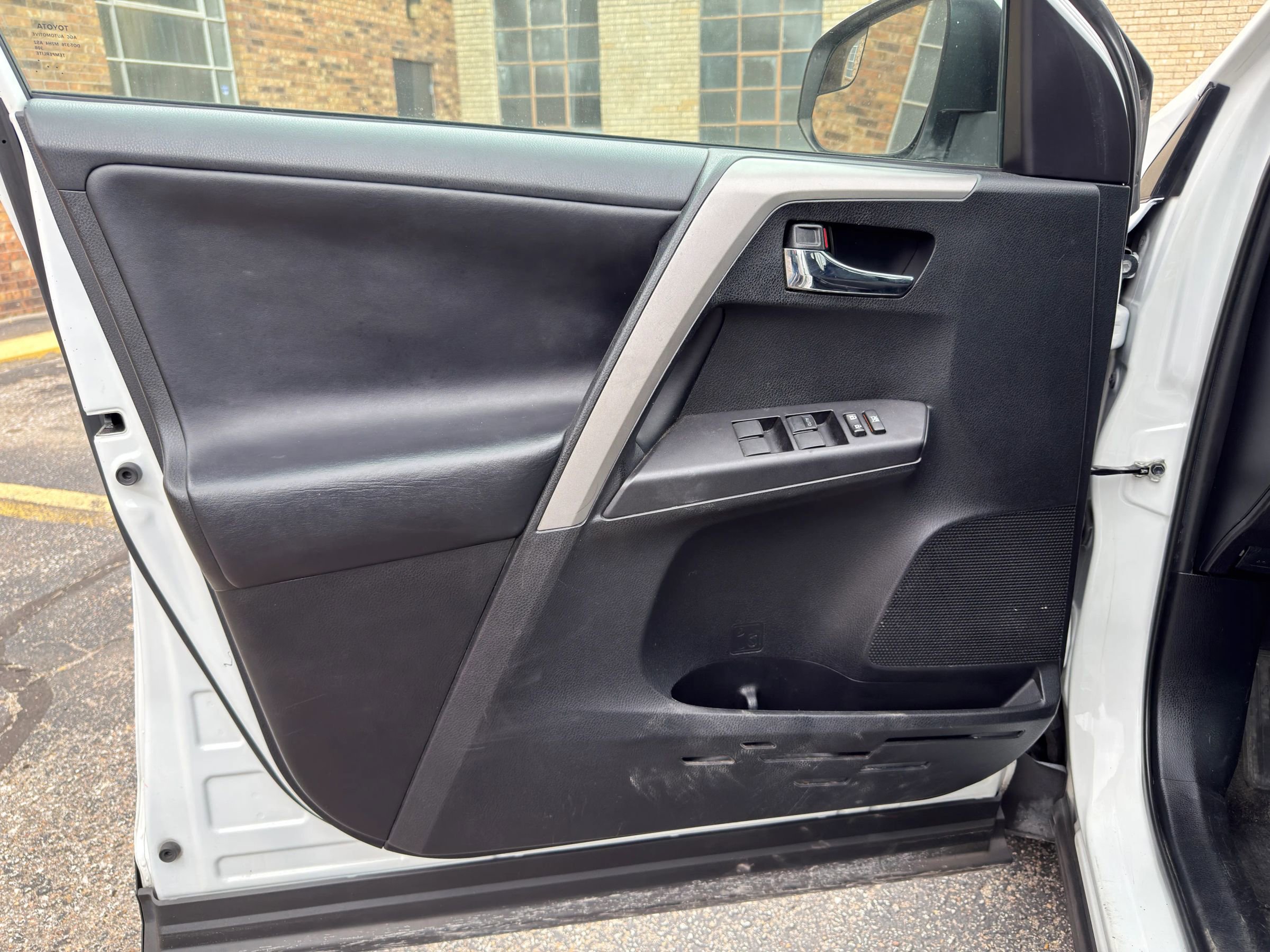 Used 2018 Toyota RAV4 XLE FWD image 28