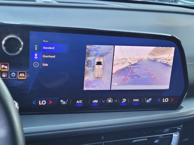 Used 2024 Chevrolet Traverse LT image 10