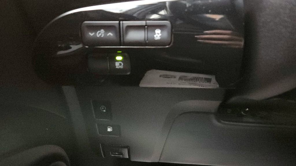 Certified 2018 Toyota Prius Prime Premium FWD image 33