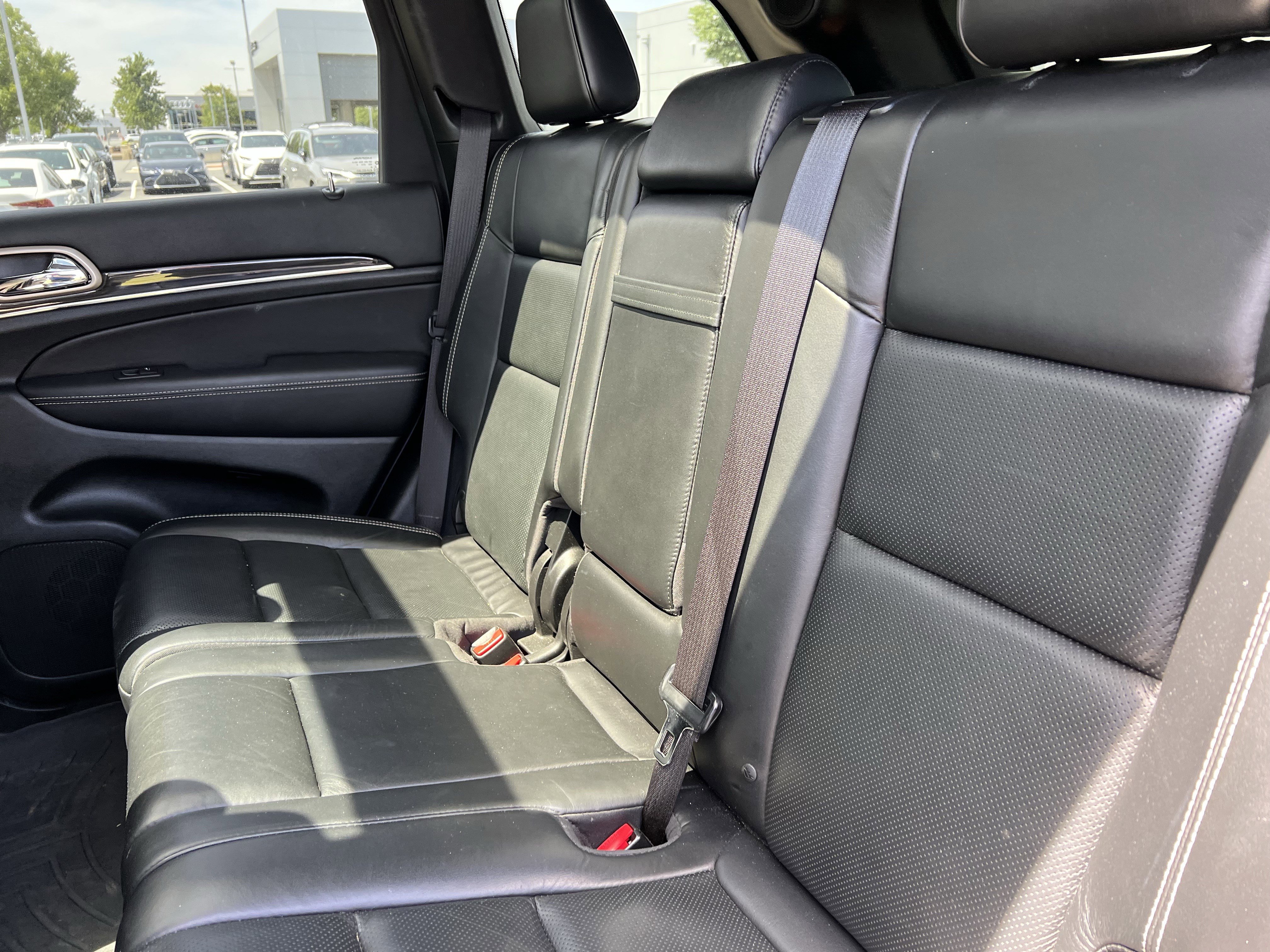Used 2014 Jeep Grand Cherokee Overland w/ Advanced Technology Group AWD/4WD image 34