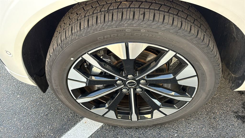 New 2026 Volvo XC60 B5 Plus w/ Protection Package Premier AWD/4WD image 33