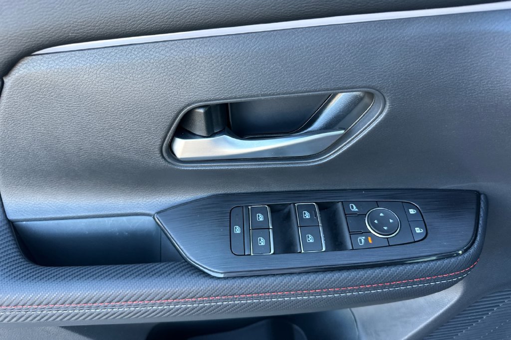 Certified 2025 Nissan Kicks SR w/ Illumination Package FWD image 11