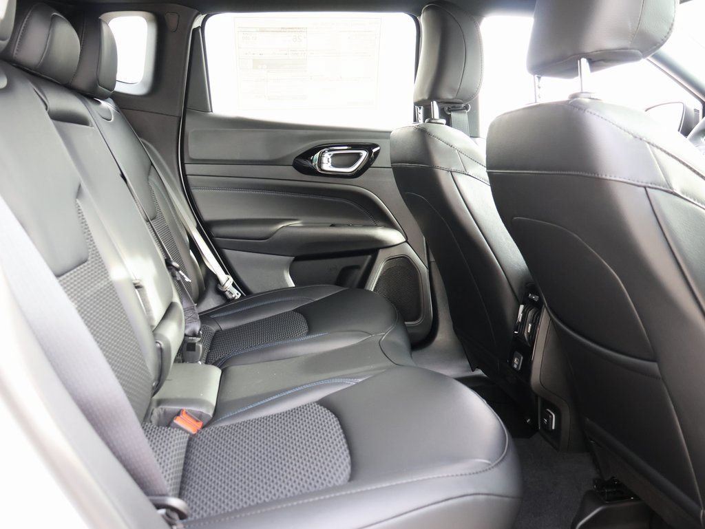 New 2026 Jeep Compass Latitude AWD/4WD image 12
