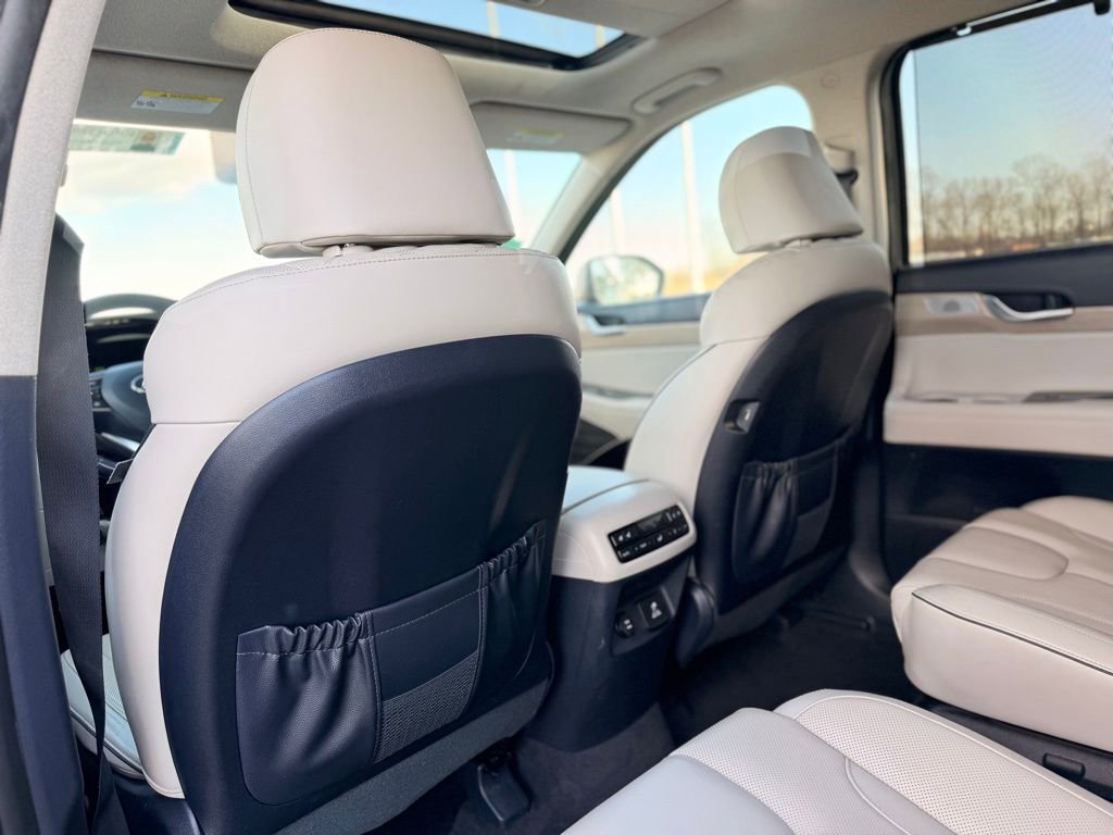 Used 2021 Hyundai Palisade Limited image 18