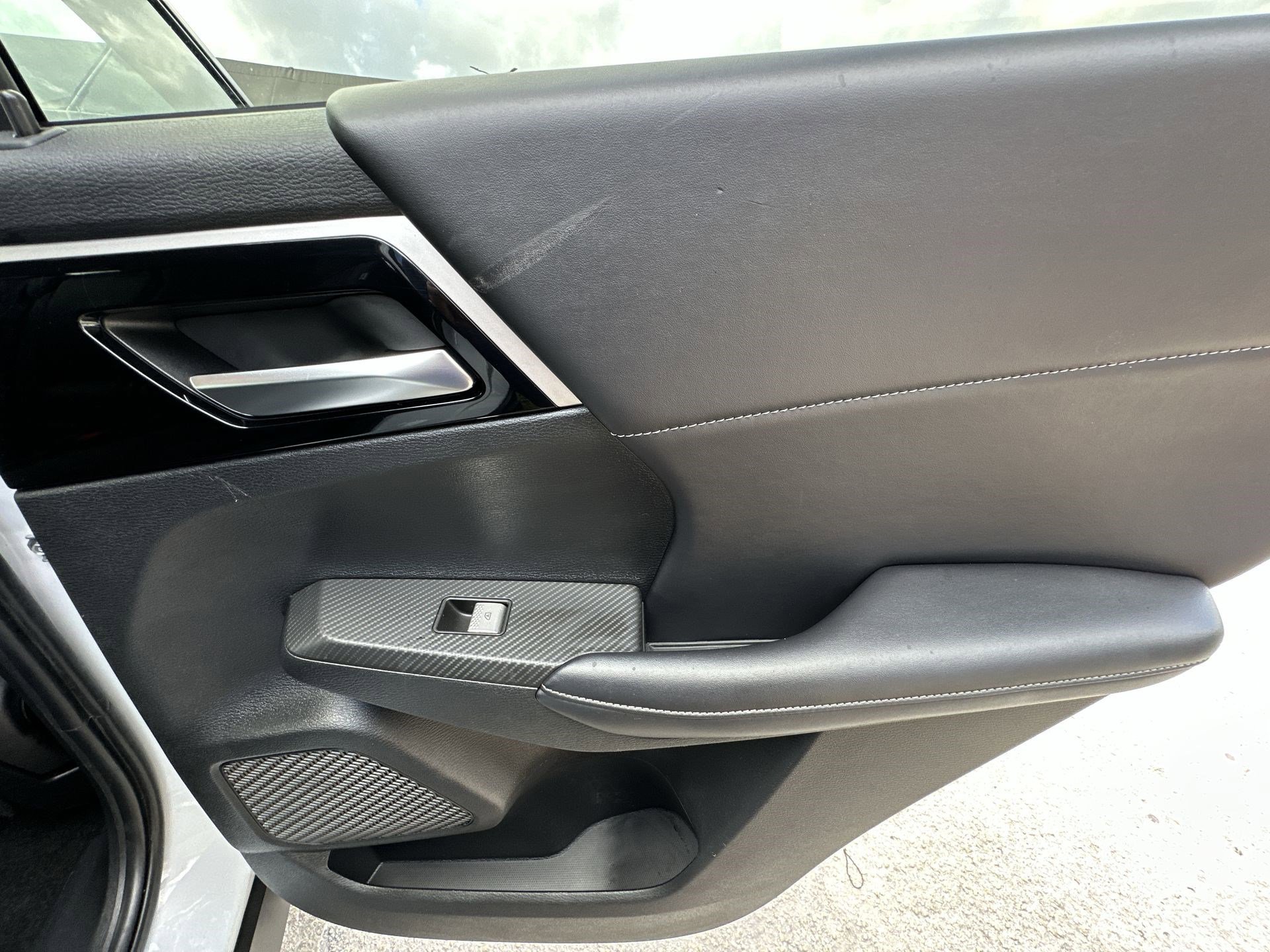 Used 2024 Mitsubishi Outlander SE Black Edition image 30