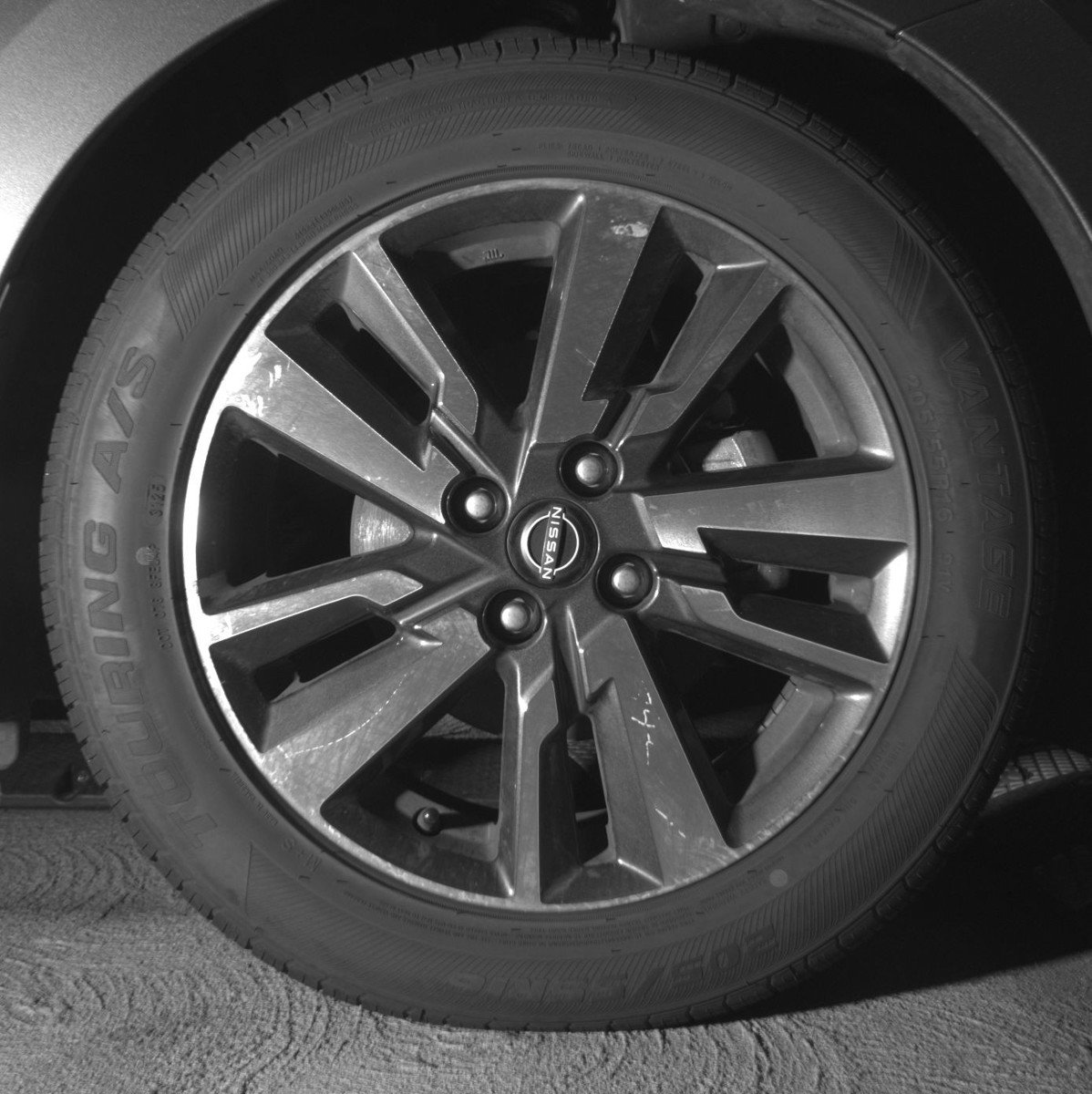 Used 2025 Nissan Versa SV image 13