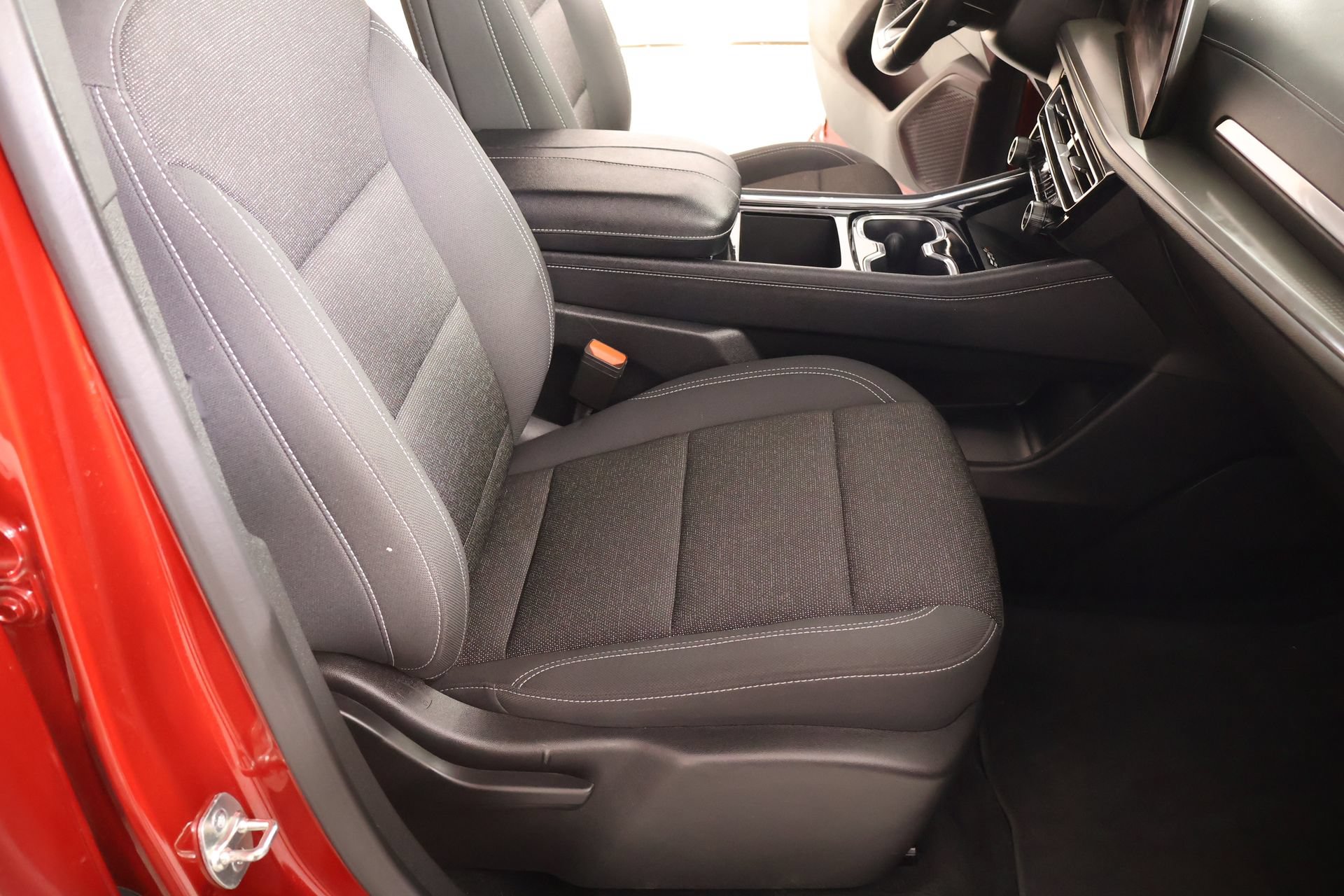 Used 2025 Chevrolet Traverse LT FWD image 14