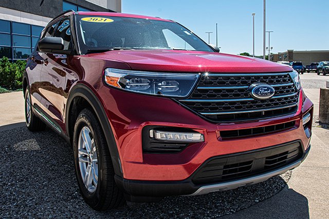 Used 2021 Ford Explorer XLT w/ Equipment Group 202A AWD/4WD image 7