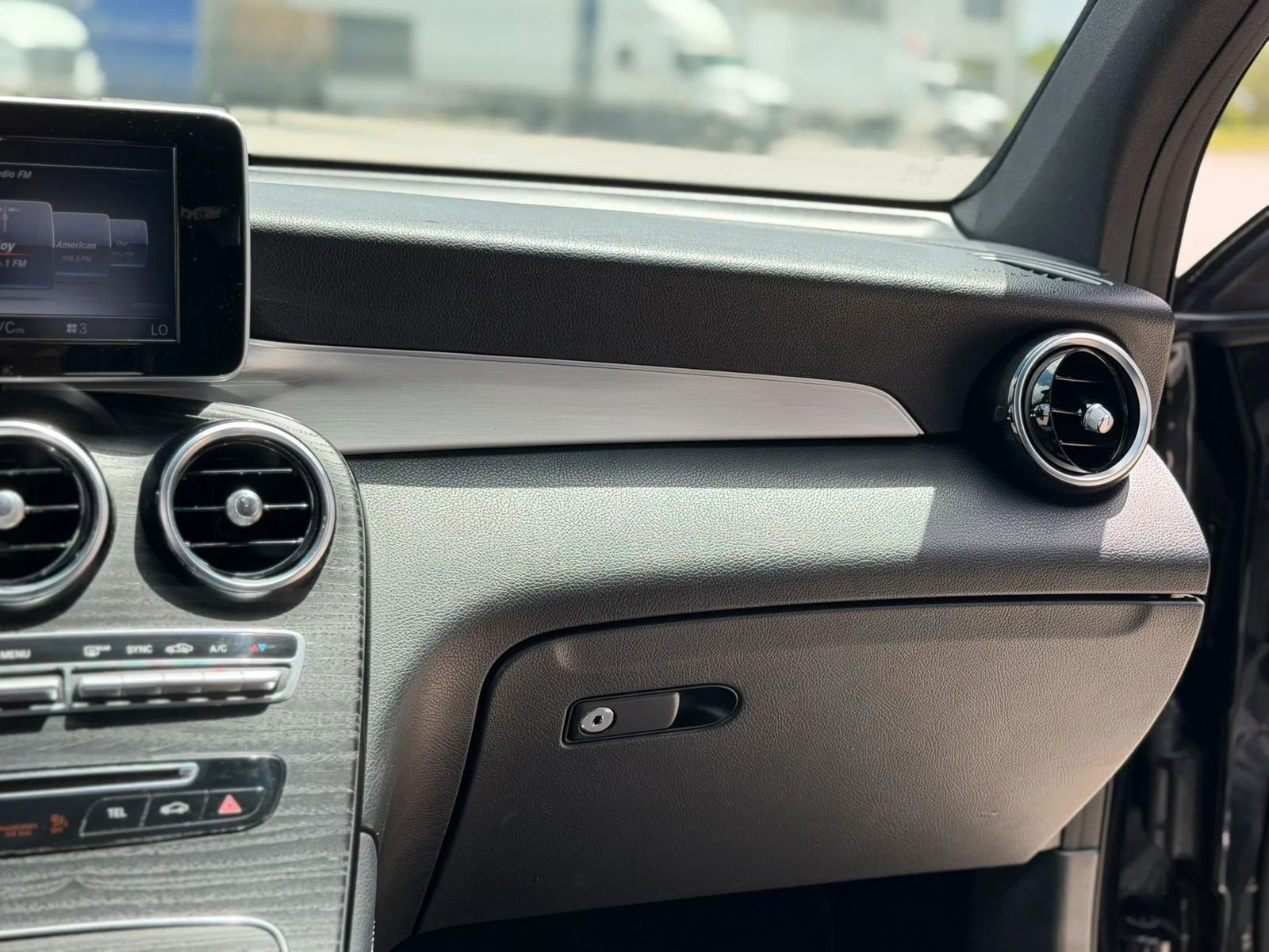 Used 2019 Mercedes-Benz GLC 300 w/ Premium Package image 31