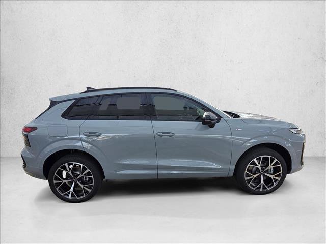 New 2026 Audi Q3 quattro 2.0T w/ 20" Wheel Package AWD/4WD image 4