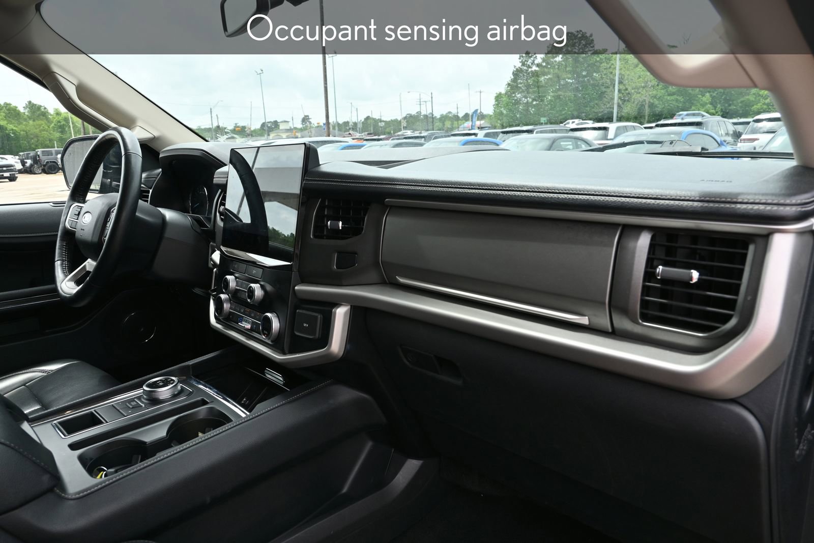 Used 2024 Ford Expedition XLT image 36