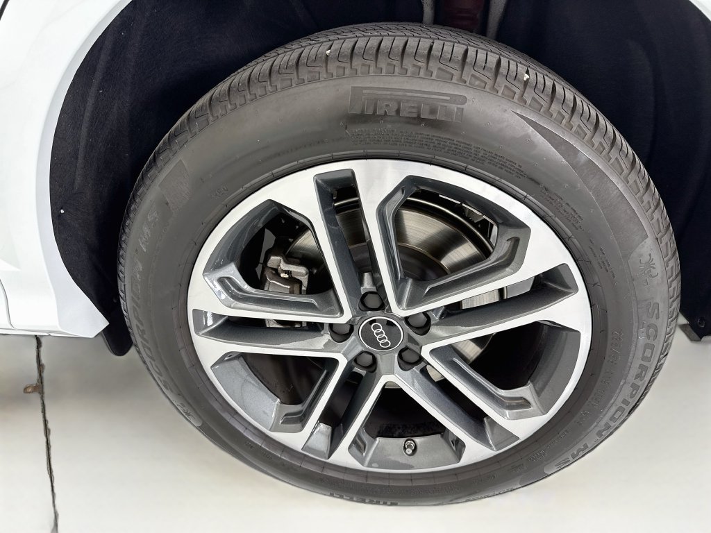 Used 2025 Audi Q5 Premium Plus w/ Premium Plus AWD/4WD image 30