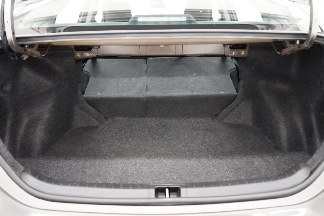 Used 2018 Toyota Corolla LE FWD image 35