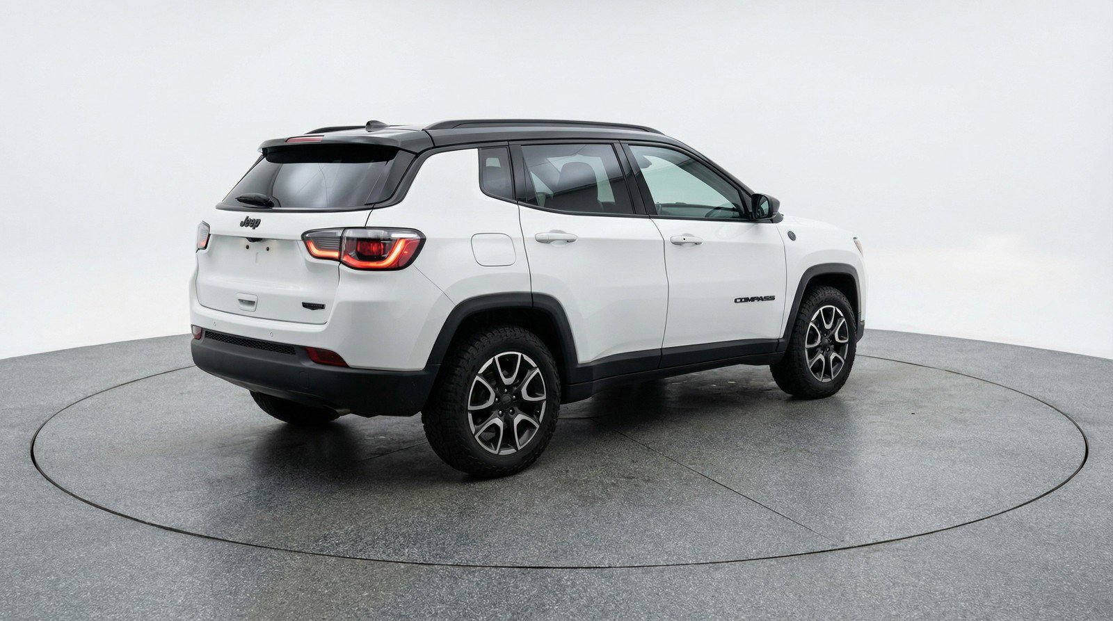 Used 2025 Jeep Compass Trailhawk image 9