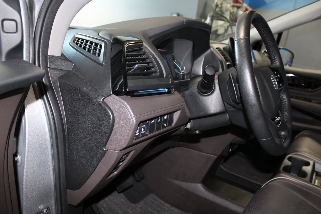Used 2023 Honda Odyssey Elite image 12