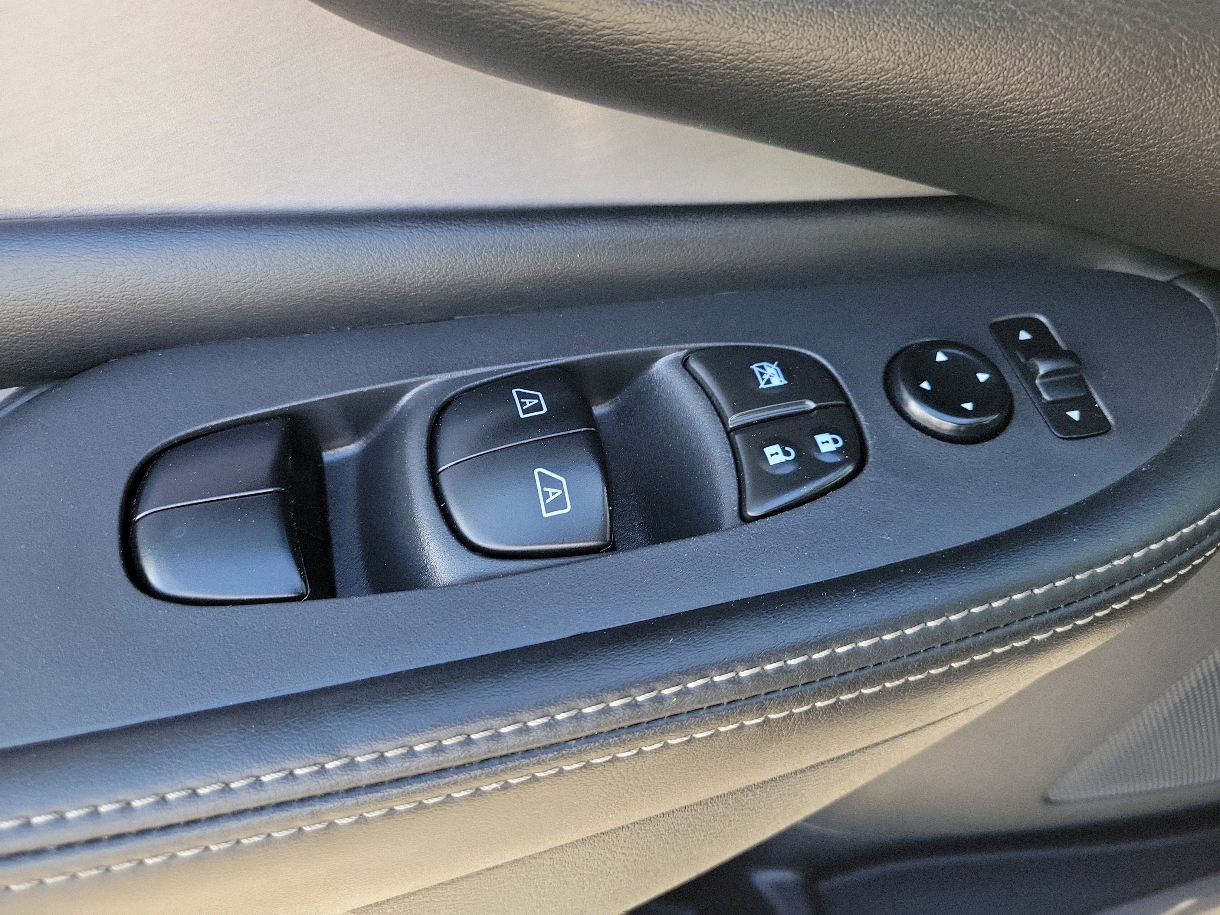 Used 2023 Nissan Murano SV w/ SV Midnight Edition Package image 21