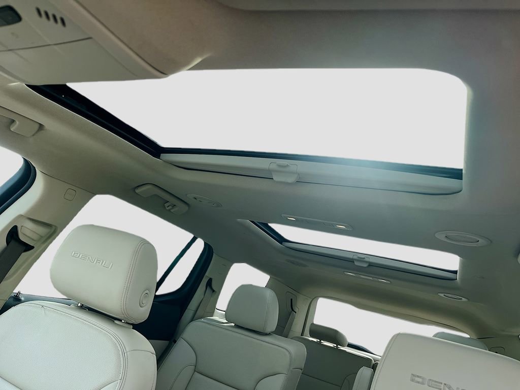 Used 2022 GMC Acadia Denali w/ Denali Ultimate Package AWD/4WD image 23