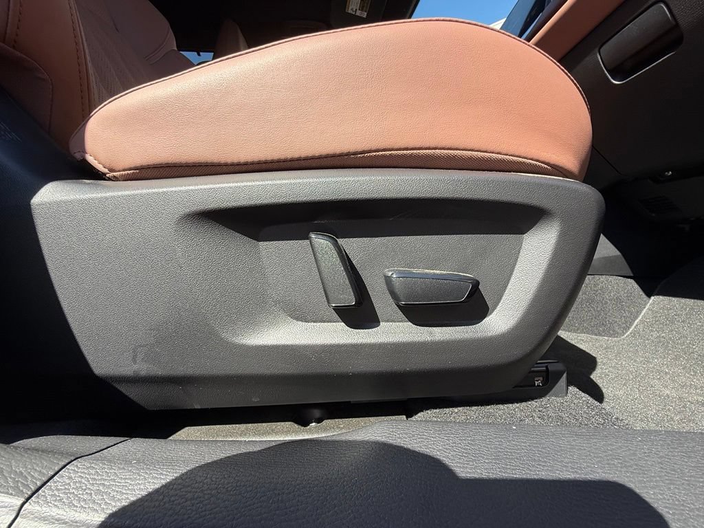New 2026 Mitsubishi Outlander SEL FWD image 17