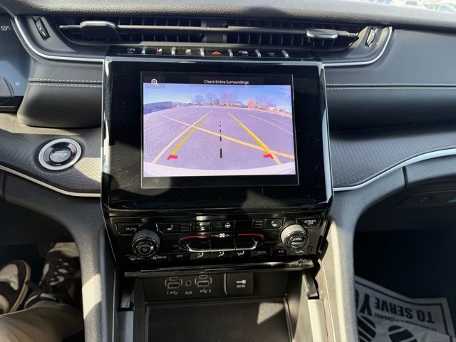 Used 2024 Jeep Grand Cherokee Altitude image 14