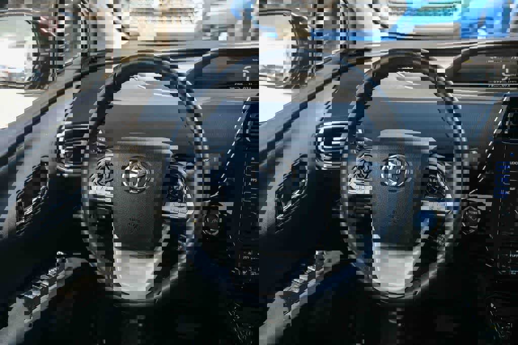 Used 2019 Toyota Prius Prime Plus w/ Carpet Mat Package FWD image 12