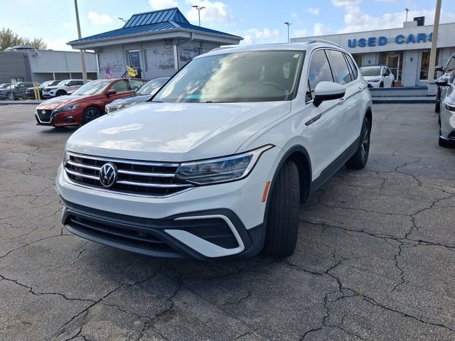 Used 2022 Volkswagen Tiguan SE FWD image 2