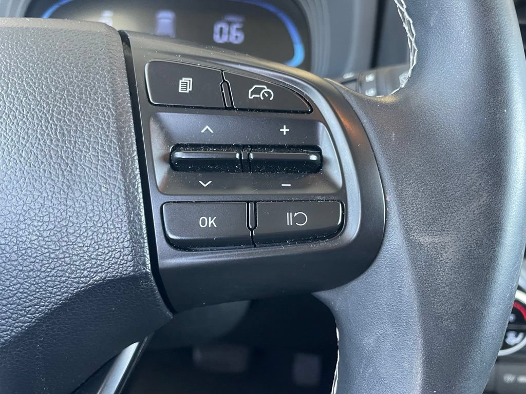 Used 2024 Hyundai Venue Limited FWD image 14