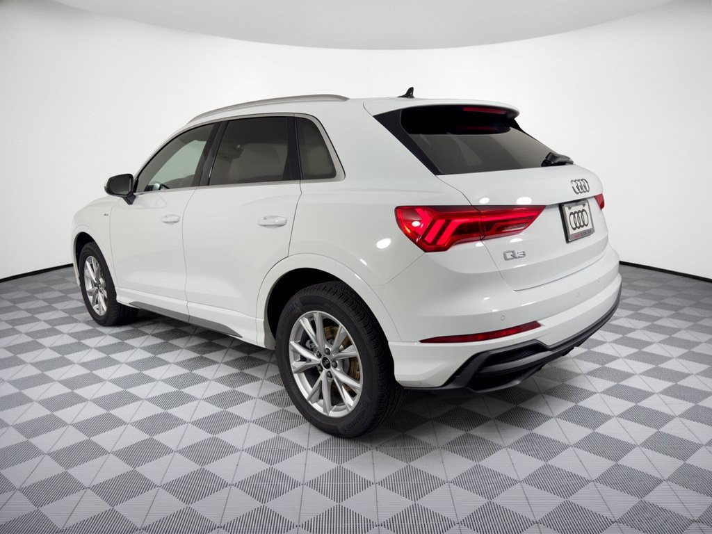 Certified 2025 Audi Q3 2.0T Premium w/ Convenience Package AWD/4WD image 3