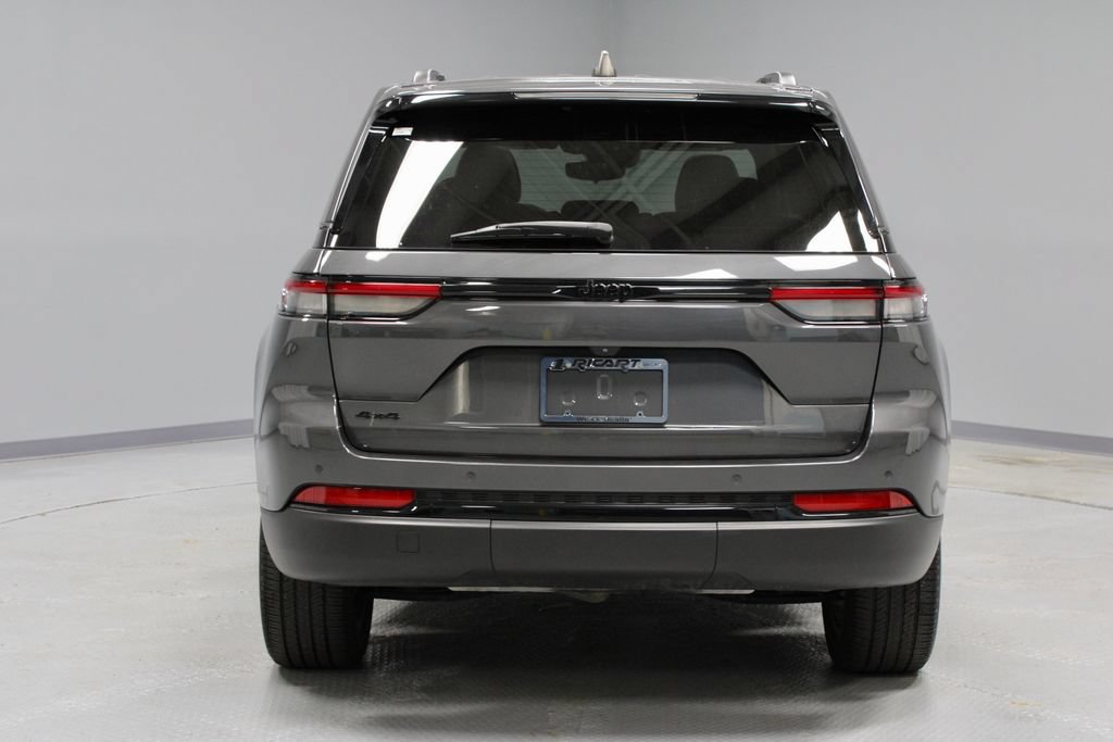 Used 2023 Jeep Grand Cherokee Altitude AWD/4WD image 11
