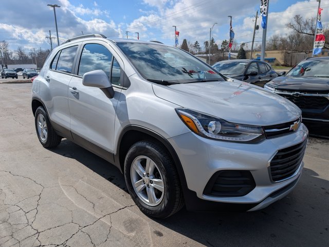 Used 2022 Chevrolet Trax LT w/ LT Convenience Package image 7