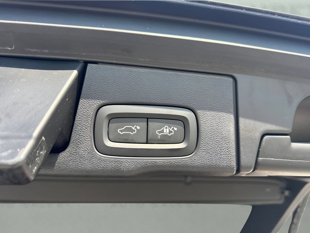 Used 2018 Volvo XC60 T6 Momentum w/ Convenience Package AWD/4WD image 25