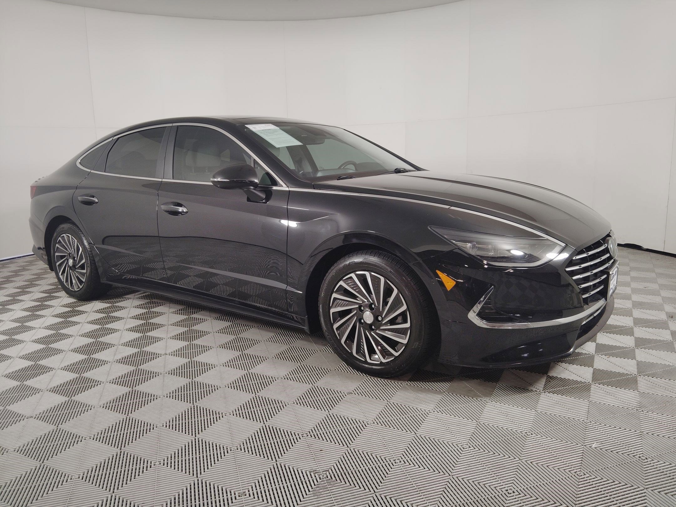 Used 2023 Hyundai Sonata Limited w/ Cargo Package image 7