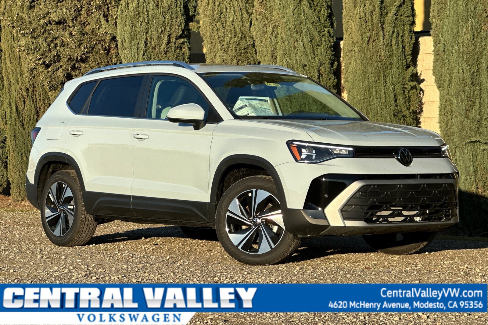 New 2026 Volkswagen Taos SE image 1