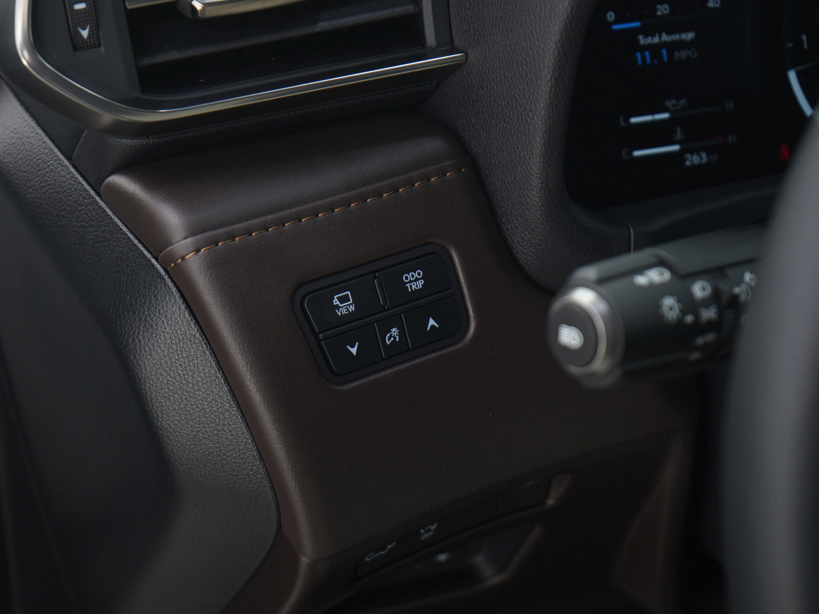 Used 2025 Lexus LX 600 4WD w/ Accessory Package (2T) image 33