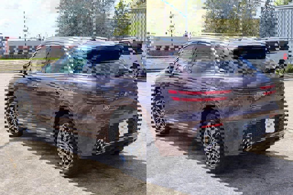 Used 2023 Genesis GV70 2.5T w/ Advanced Package image 2