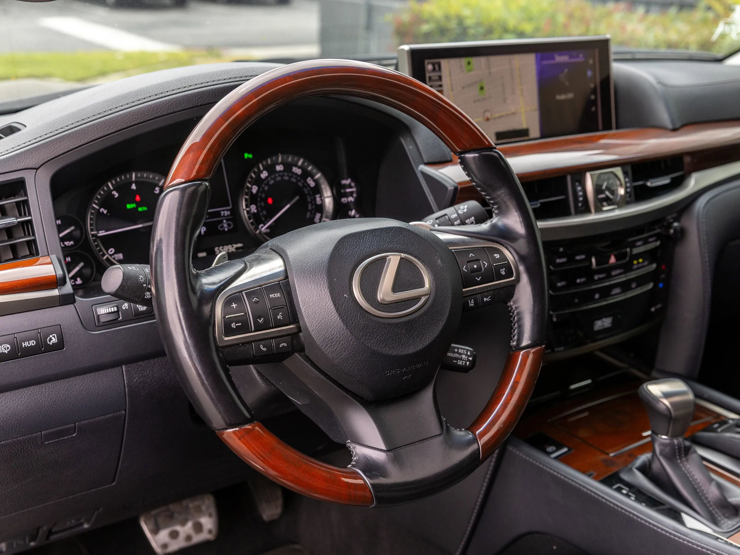 Used 2021 Lexus LX 570 4WD w/ Luxury Package image 25