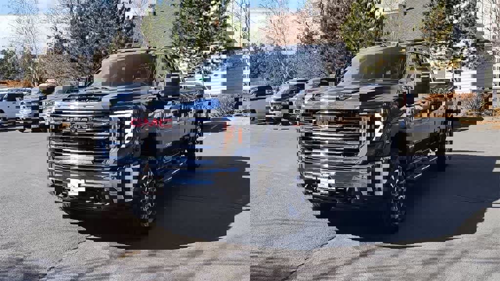 Used 2025 GMC Sierra 3500 SLE w/ SLE Value Package image 4