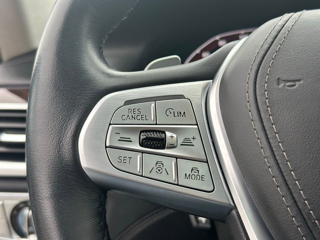 Used 2022 BMW 750i xDrive w/ Autobahn Package image 32