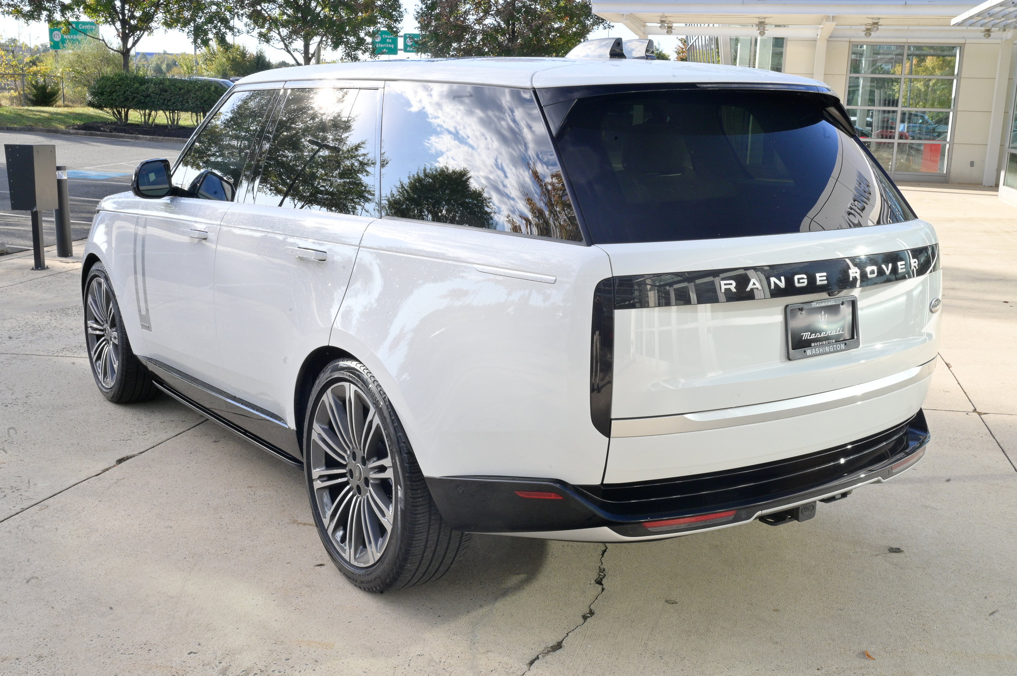 Used 2023 Land Rover Range Rover Autobiography image 7