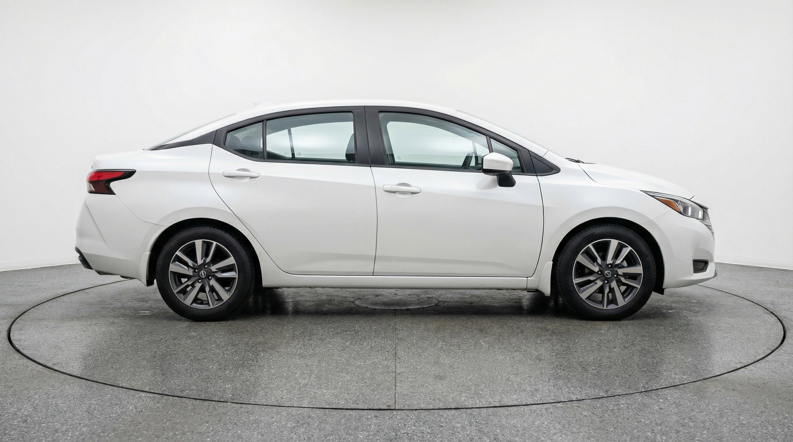 Used 2025 Nissan Versa SV image 11